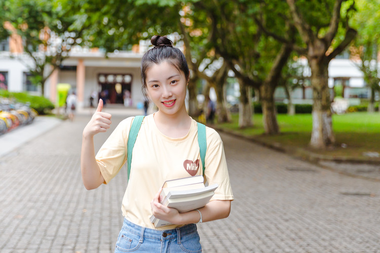 德阳休闲体育服务与管理职业学校