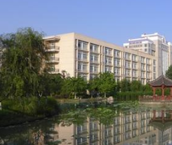 成都石化工业学校