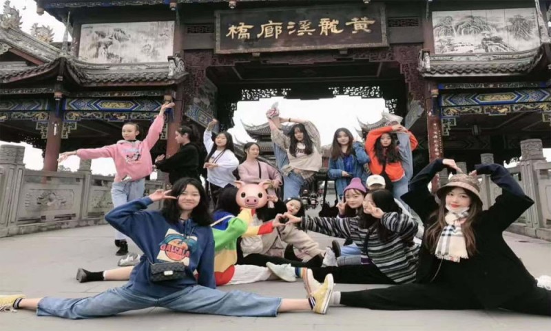 四川现代艺术学校